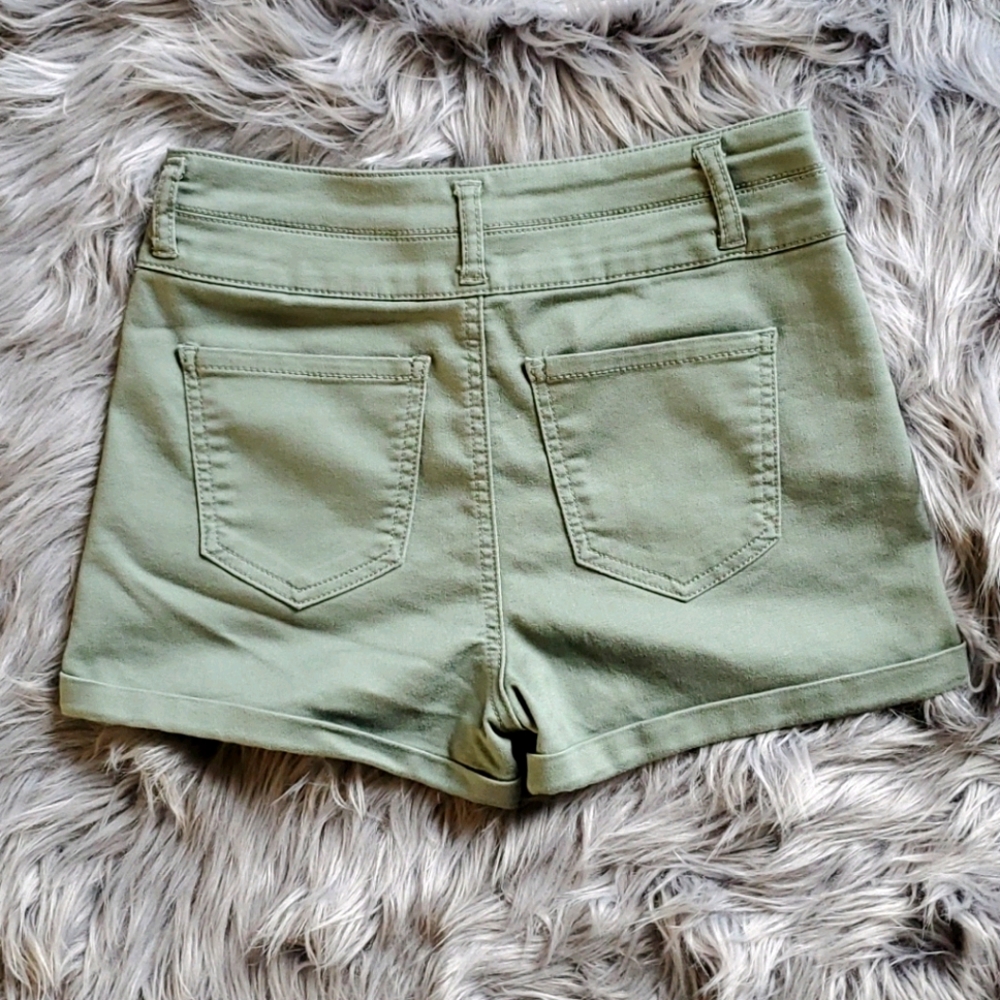 Shorts - Picture 2 of 3